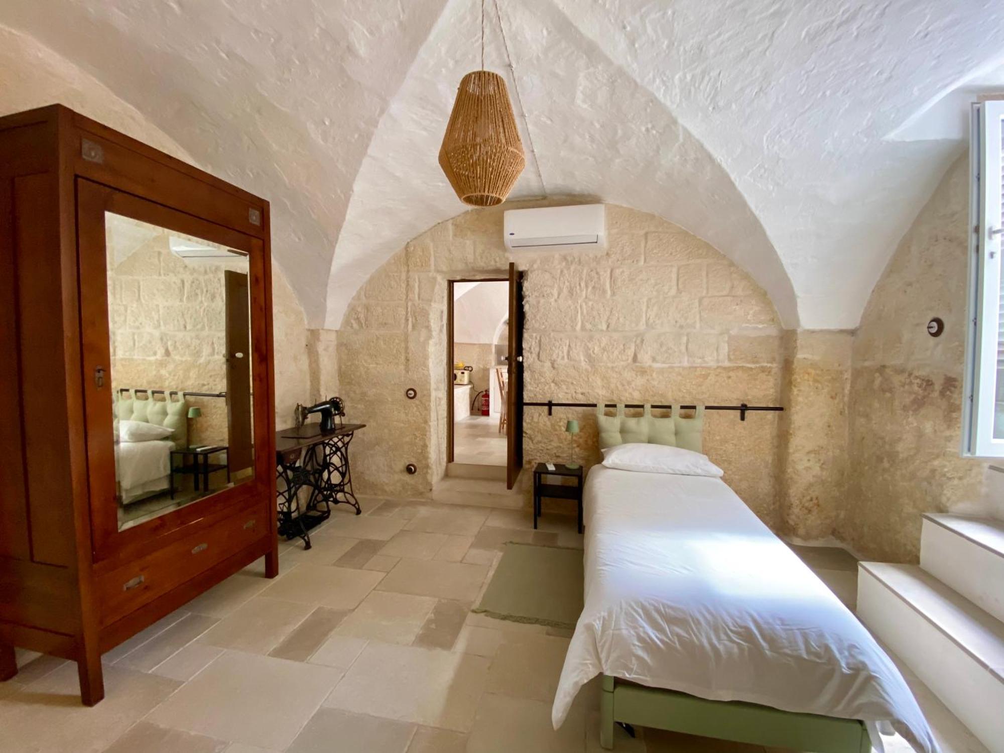 Casa Di Pietra Crispiano